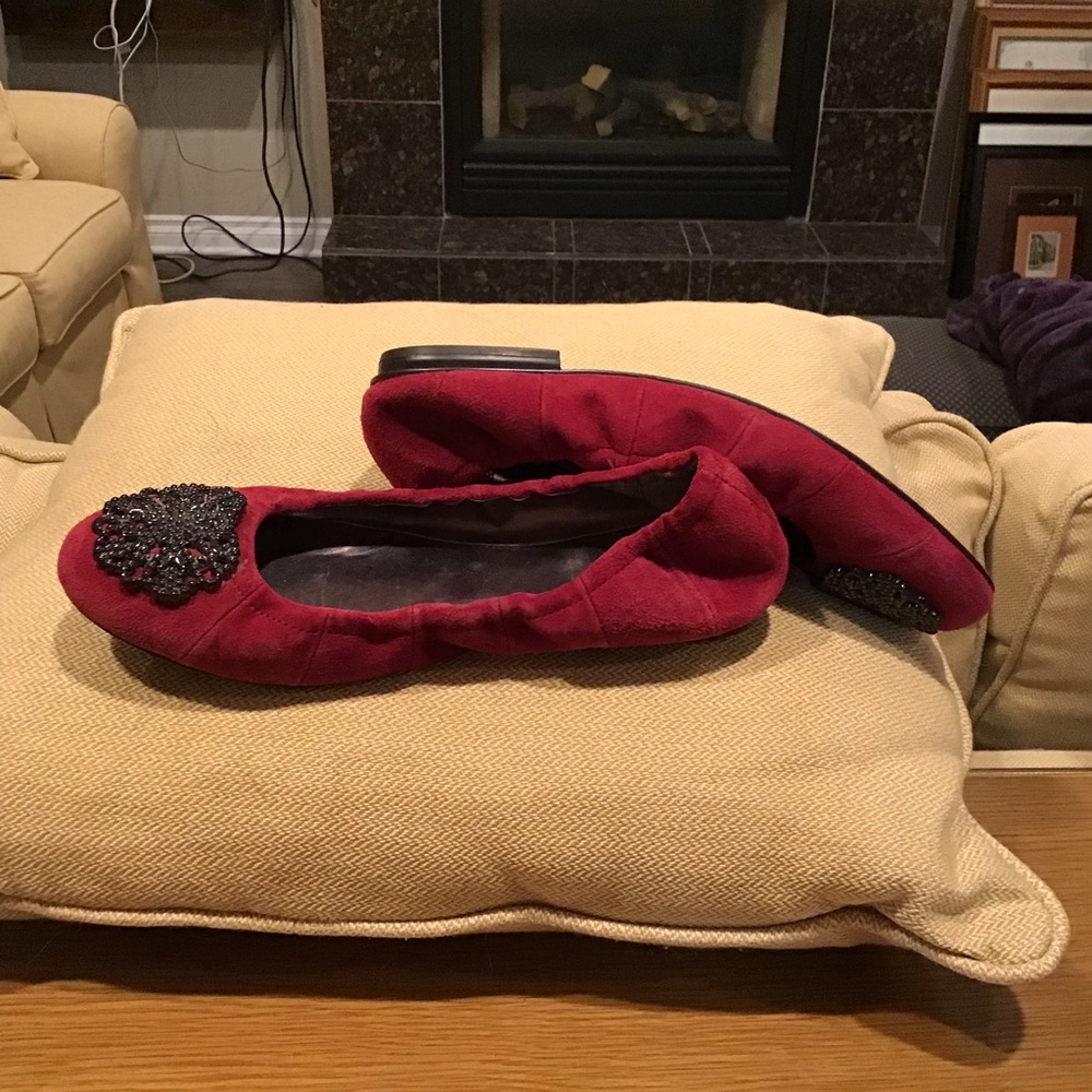 Tahari Flats with black jeweled medallion on toe
